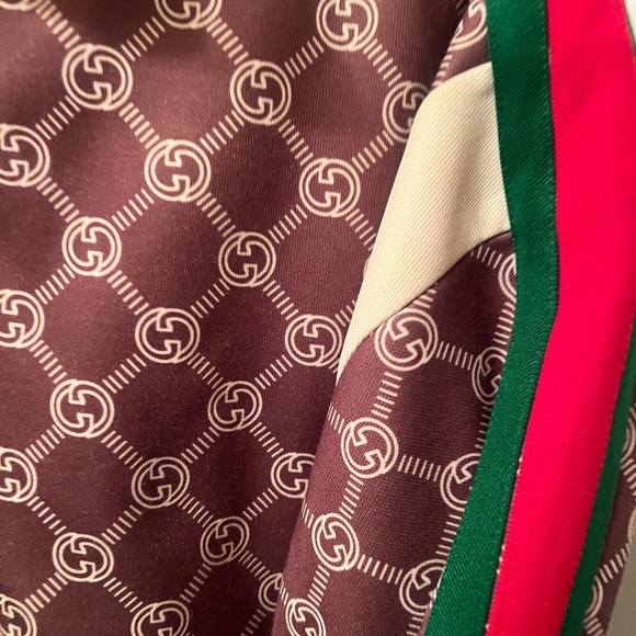 Authentic Gucci just above the knee length. - Picture 4 of 6